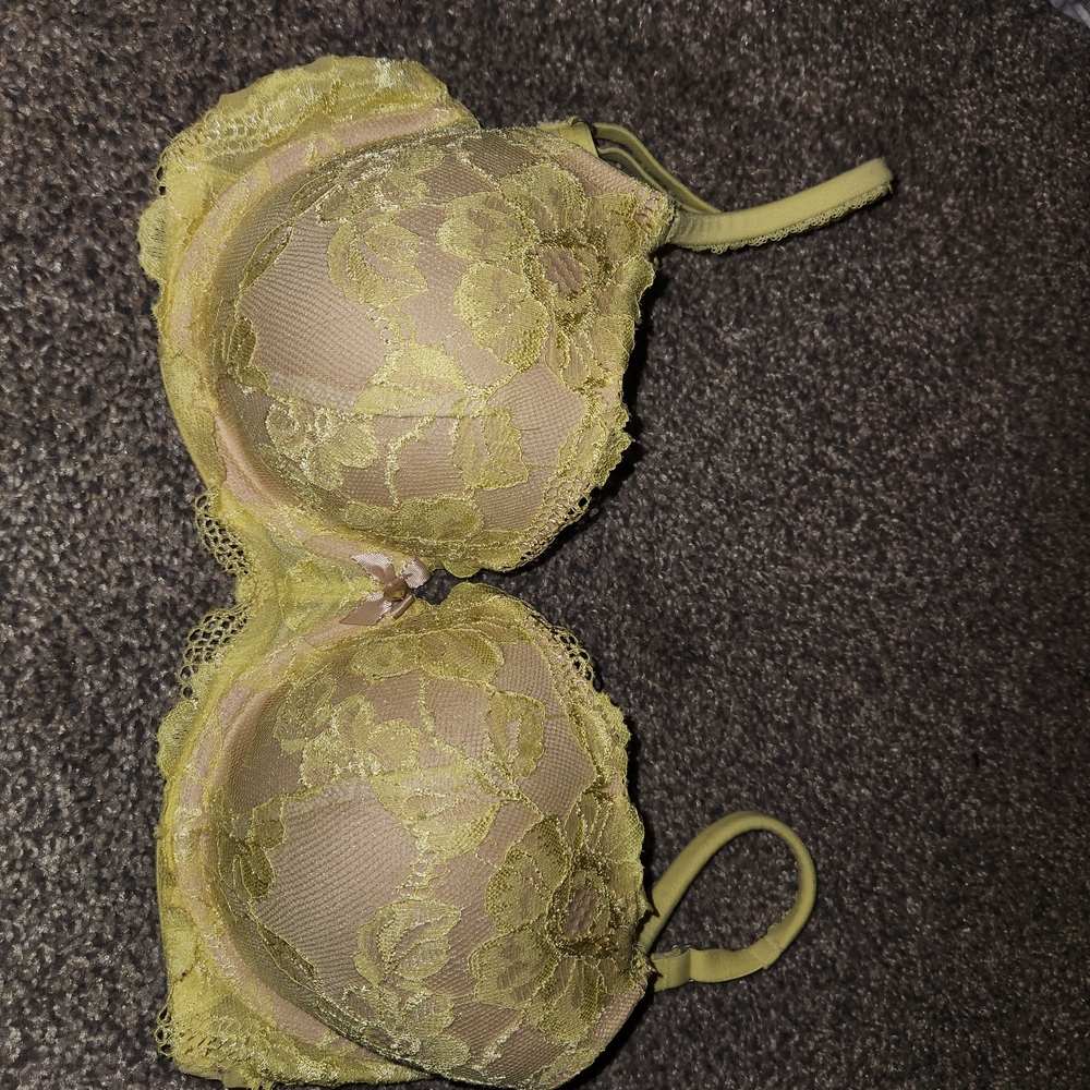Victoria's Secret Floral Lace Bra in Light Yellow, 34DD